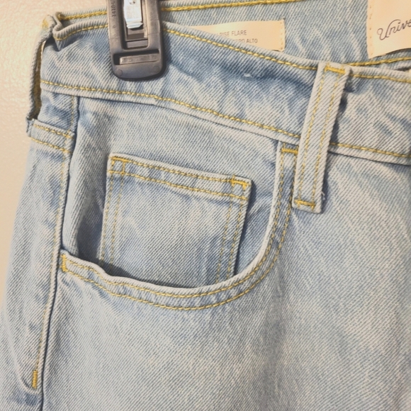 Universal Thread Womens High Rise Flare Light Wash Denim Cotton Jeans. Size 8 - Picture 4 of 8